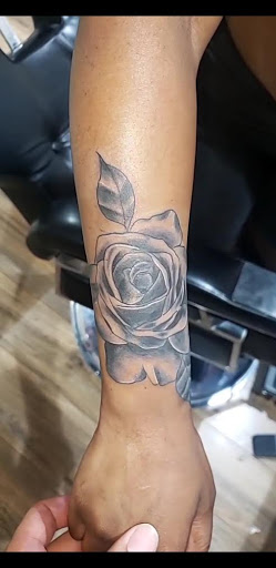 Tattoo Shop «Hollywood Tattoos», reviews and photos, 104 Market St, Newark, NJ 07102, USA