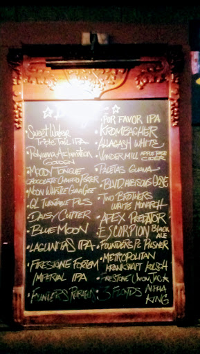 Bar «Harbee Liquors & Tavern», reviews and photos, 1345 W 18th St, Chicago, IL 60608, USA