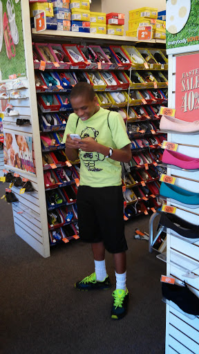 Shopping Mall «Southland Terrace Shopping Center», reviews and photos, 3971 7th Street Rd, Louisville, KY 40216, USA