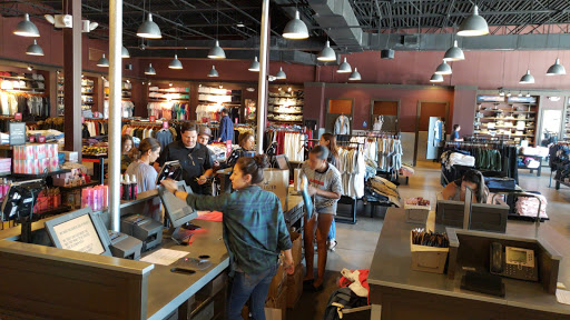 Clothing Store «Hollister Co. Outlet», reviews and photos, 4015 S Interstate Hwy 35, San Marcos, TX 78666, USA