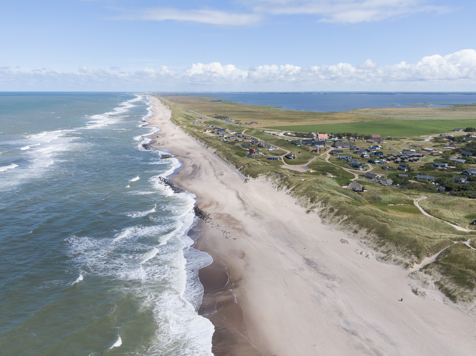 Foto de Spidsbjerg Beach com linha costeira longa e reta