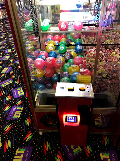 Amusement Center «TILT Studio Family Entertainment Center & Rink Side Ice Arena», reviews and photos, 6152 Grand Ave, Gurnee, IL 60031, USA