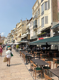 Atmosphère du Restaurant français Le Caveau 30 à Cannes - n°4