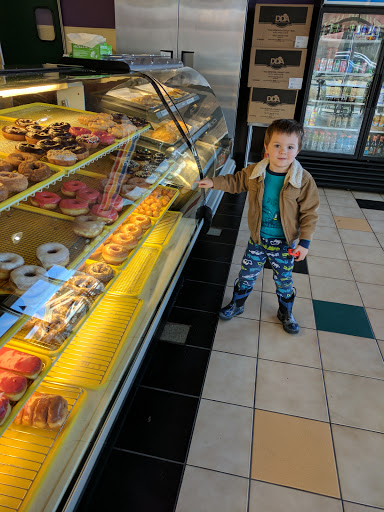 Donut Shop «Fresh Donuts», reviews and photos, 1188 E State St a, Geneva, IL 60134, USA