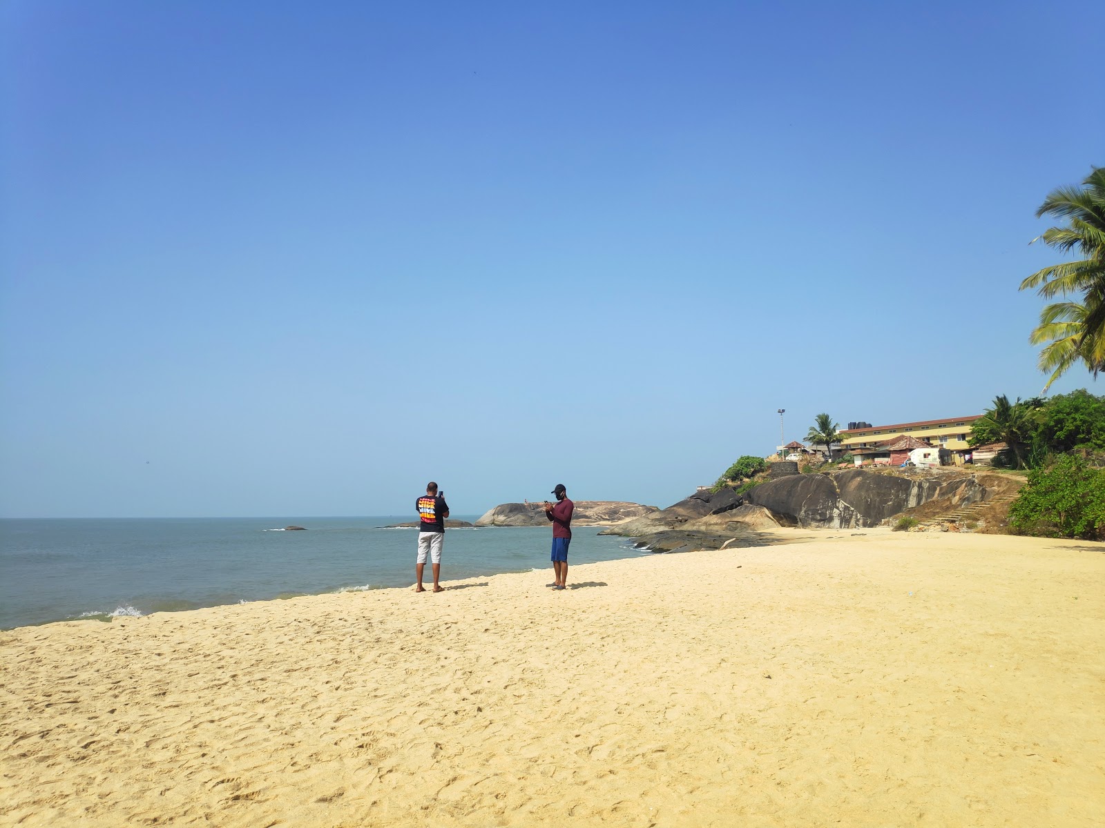 Foto av Someshwar Beach med lång rak strand