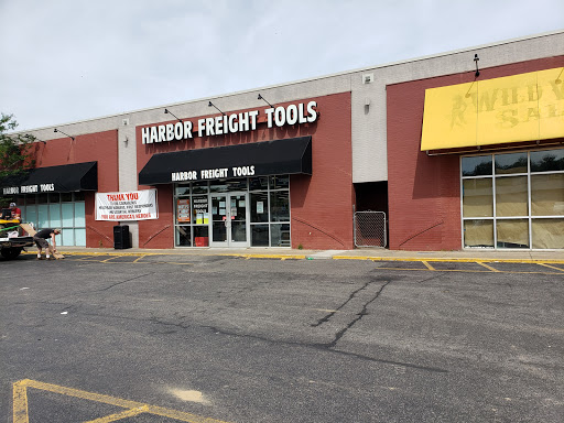 Hardware Store «Harbor Freight Tools», reviews and photos, 668 N. Riverside, Clarksville, TN 37040, USA