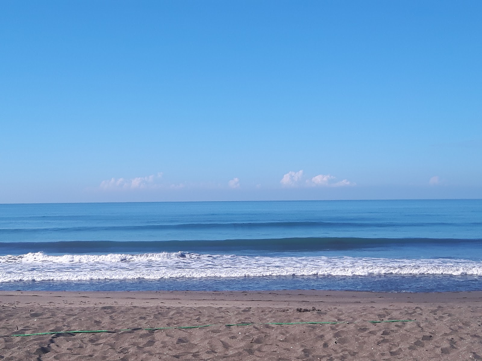 Φωτογραφία του Surfing Turtle beach με επίπεδο καθαριότητας πολύ καθαρό
