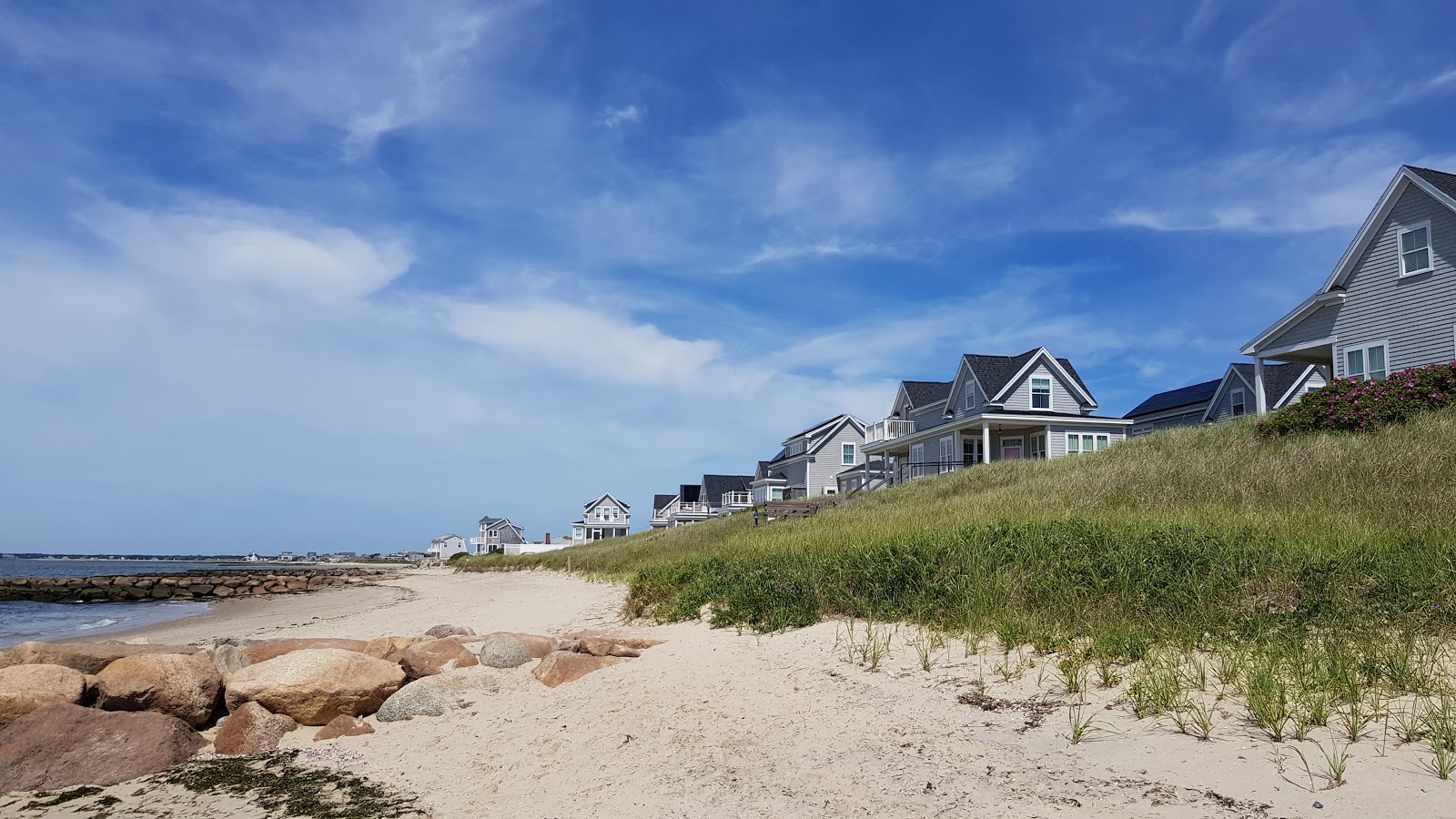 Foto de Haigis Beach com areia brilhante superfície