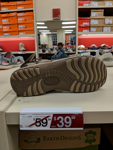 Shoe Store «Famous Footwear», reviews and photos, 40-24 College Point Blvd, Flushing, NY 11354, USA