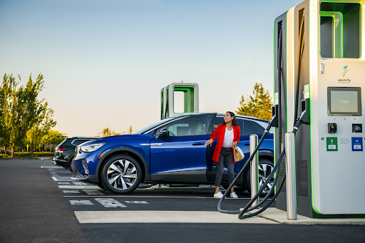 Volkswagen Dealer «Larry Roesch Volkswagen», reviews and photos, 313 W Grand Ave, Bensenville, IL 60106, USA