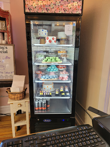 Bakery «Mulberries Cake Shop», reviews and photos, 2027 E Colfax Ave, Denver, CO 80206, USA