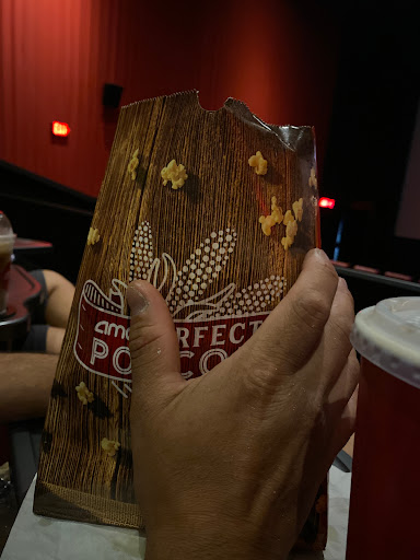 Movie Theater «Bow Tie Cinemas Marquis 16 & BTX Theater», reviews and photos, 100 Quarry Rd, Trumbull, CT 06611, USA