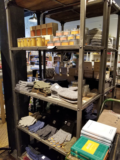 Clothing Store «Planet Access Company Store», reviews and photos, 4727 N Lincoln Ave, Chicago, IL 60625, USA