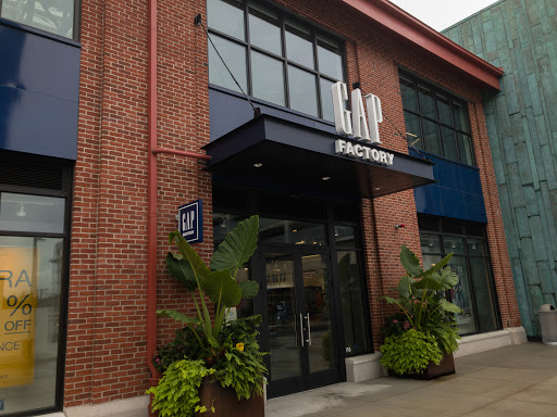 Gap Outlet, 485 Arsenal St, Watertown, MA 02472, USA, 