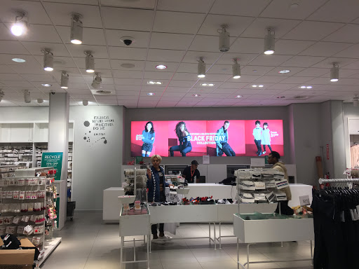 Clothing Store «H&M», reviews and photos, 236 4 Seasons Town Center Ent, Greensboro, NC 27427, USA