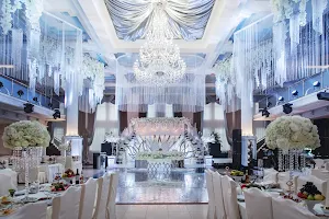 Banquet Hall Musk image