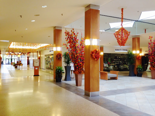 Shopping Mall «Orchard Mall Shopping Center», reviews and photos, 6337 Orchard Lake Rd, West Bloomfield Township, MI 48322, USA