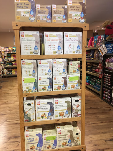 Pet Supply Store «Pets Naturally», reviews and photos, 1420 W South Airport Rd, Traverse City, MI 49686, USA