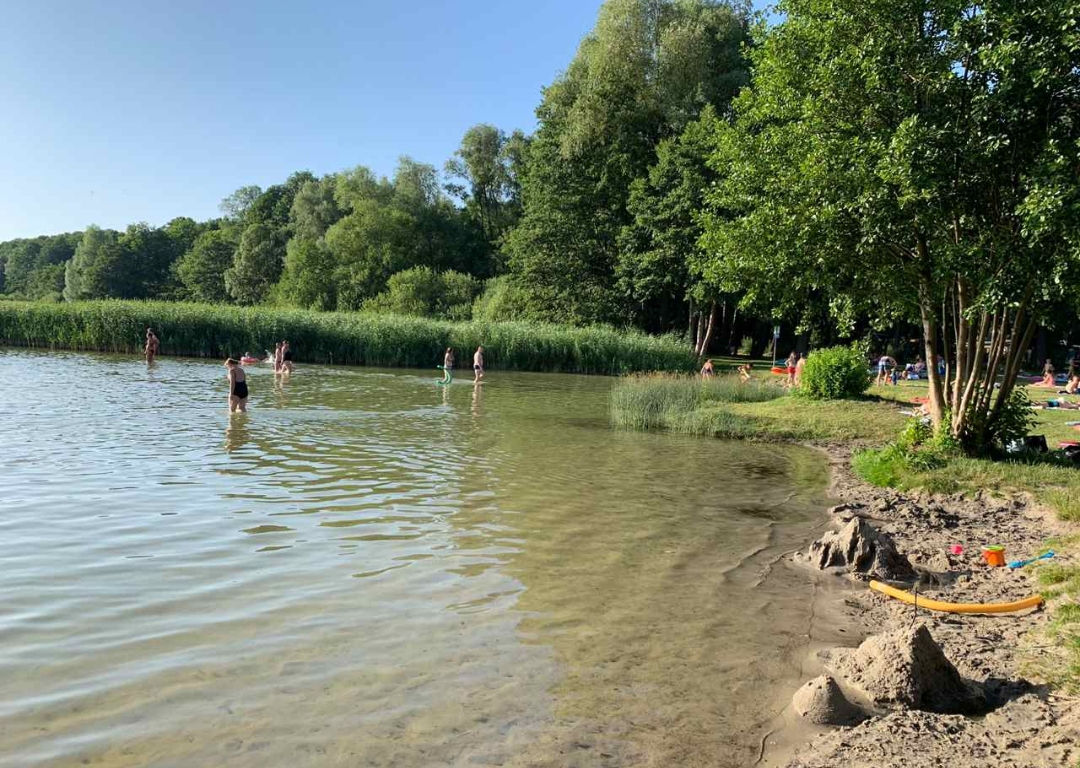 Foto van Strandbad Motzen met gras oppervlakte