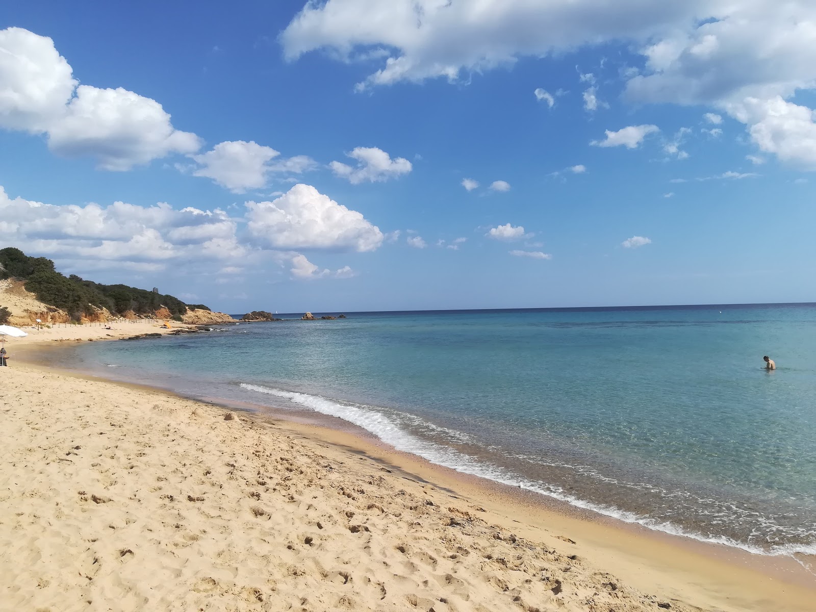 Foto von Spiaggia di Campana Dune mit feiner weißer sand Oberfläche