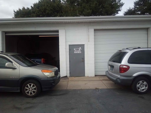 Tom's Auto Cleaning and Headliner Replacement en Dover