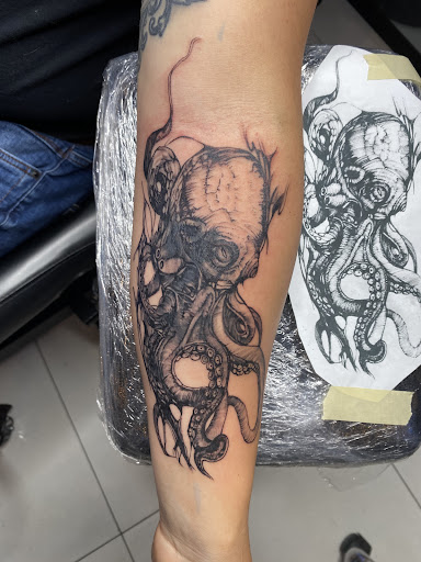 Tattoo Shop «Fame Tattoos», reviews and photos, 1409 W 49th St #1, Hialeah, FL 33012, USA