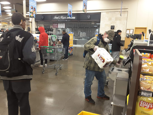 Shopping Mall «Gateway Shopping Center», reviews and photos, 9924 NE Halsey St, Portland, OR 97220, USA