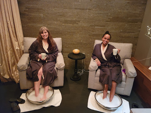 Hair Salon «Neroli Salon & Spa», reviews and photos, 327 E St Paul Ave, Milwaukee, WI 53202, USA