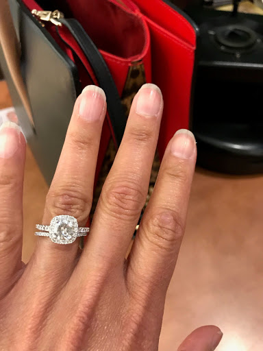 Jewelry Store «Jared The Galleria of Jewelry», reviews and photos, 195 Old Country Rd, Carle Place, NY 11514, USA