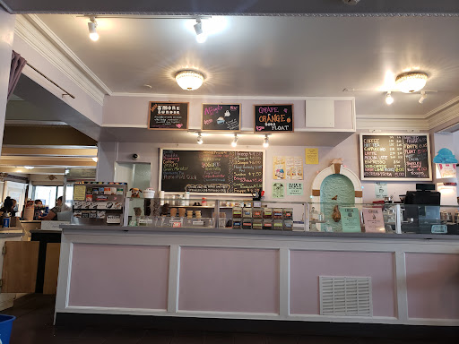 Movie Theater «Capitol Theatre», reviews and photos, 204 Massachusetts Ave, Arlington, MA 02474, USA