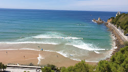 Plage de la Cote des Basques'in fotoğrafı dağlarla çevrili