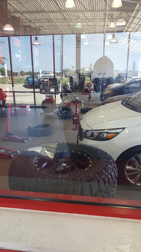 Tire Shop «Discount Tire Store - Irving, TX», reviews and photos, 3516 W Airport Fwy, Irving, TX 75062, USA
