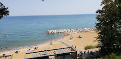 Foto von Rosewood Beach von Klippen umgeben