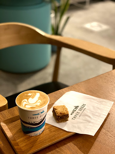 محمصة قهوة ثري سيدز 