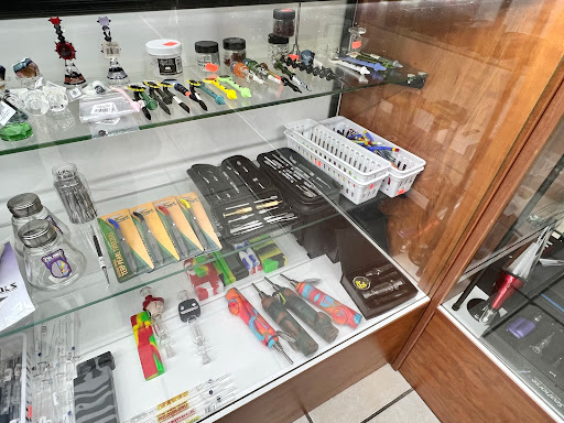 Tobacco Shop «Smoke Tokz Head Shop KC», reviews and photos, 1263 W 103rd St, Kansas City, MO 64114, USA