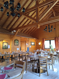 Atmosphère du Restaurant français Restaurant Le Chalet à Chavannes-les-Grands - n°5