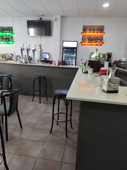 Restaurante-Bar Isla Perejil - C. Nieves, 25, 13260 Bolaños de Calatrava, Ciudad Real, Spain