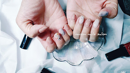 Moon nails salon