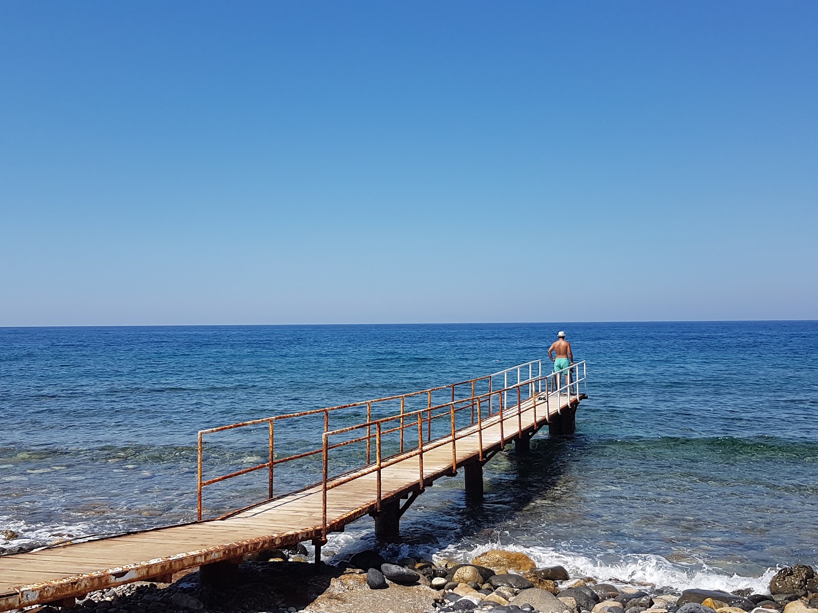 Turtle Bay Village Beach'in fotoğrafı düz bir kıyı şeridi ile birlikte