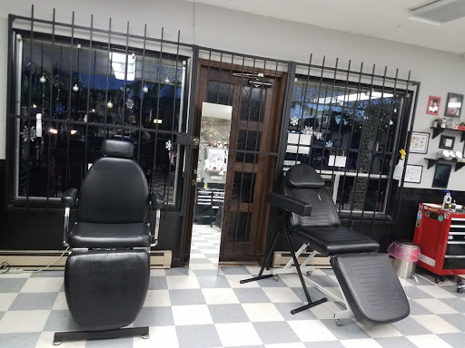 Tattoo Shop «Graveyard Tattoos», reviews and photos, 9235 SE Clackamas Rd, Clackamas, OR 97015, USA