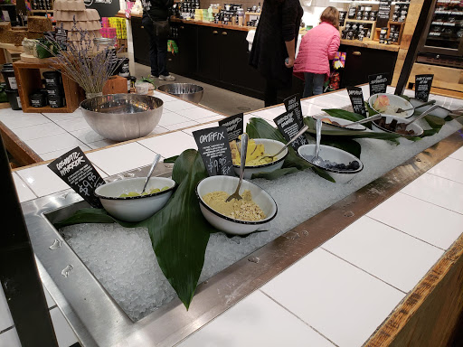 Cosmetics Store «LUSH», reviews and photos, 512 Orland Square Dr, Orland Park, IL 60462, USA