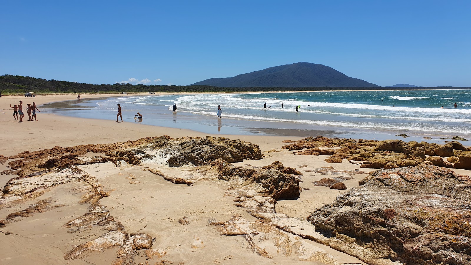 Foto von Dunbogan Beach mit feiner beiger sand Oberfläche