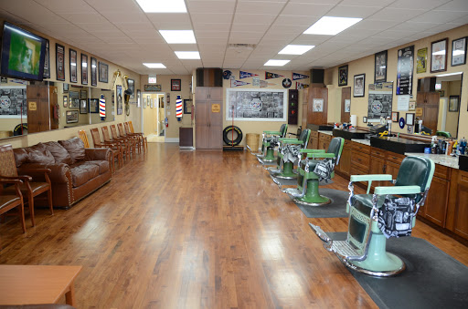 Barber Shop «Esquire M.E.N.S. Barber Shop», reviews and photos, 22 W St Charles Rd, Lombard, IL 60148, USA