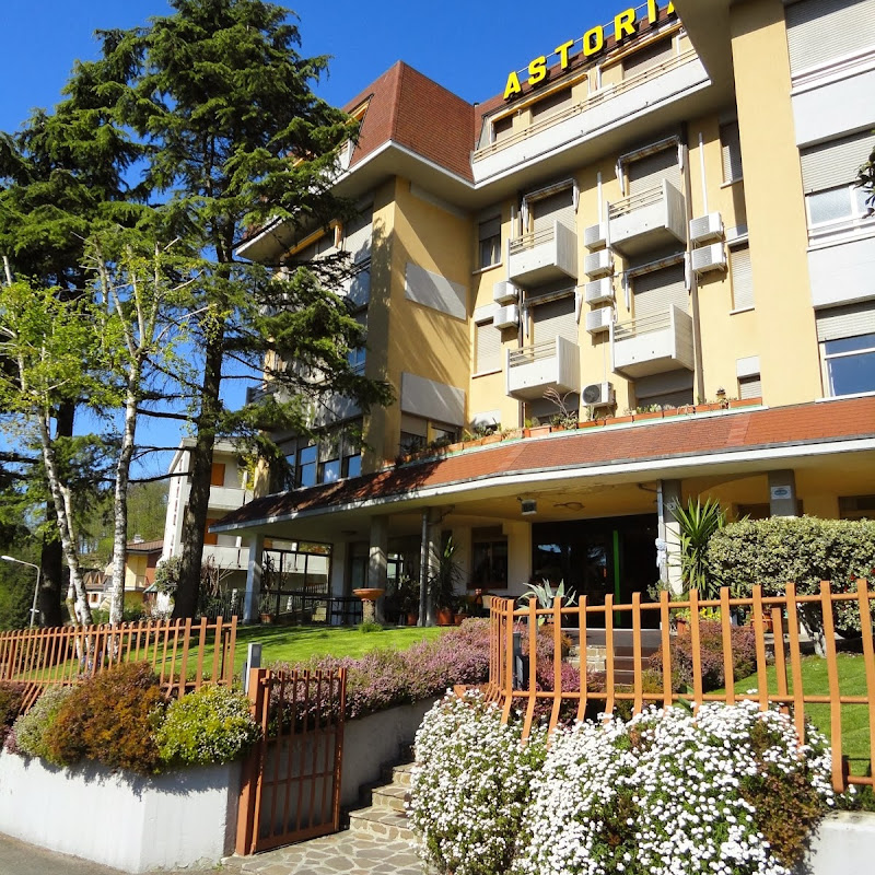 Hotel Astoria - Piscina con Acqua Riscaldata e Spazio Benessere