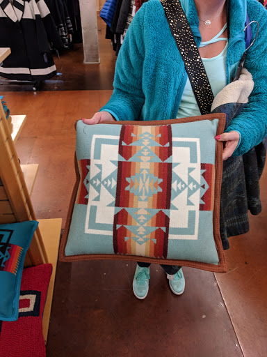 Clothing Store «Pendleton Washougal Mill Store», reviews and photos, 2 Pendleton Way, Washougal, WA 98671, USA