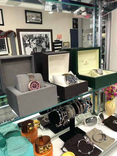 Coin Dealer «Collectors Coins & Jewelry», reviews and photos, 393 Sunrise Hwy C, Lynbrook, NY 11563, USA