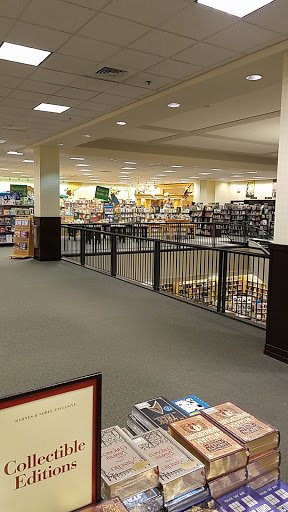Book Store «Barnes & Noble», reviews and photos, 5755 N Bayshore Dr, Glendale, WI 53217, USA