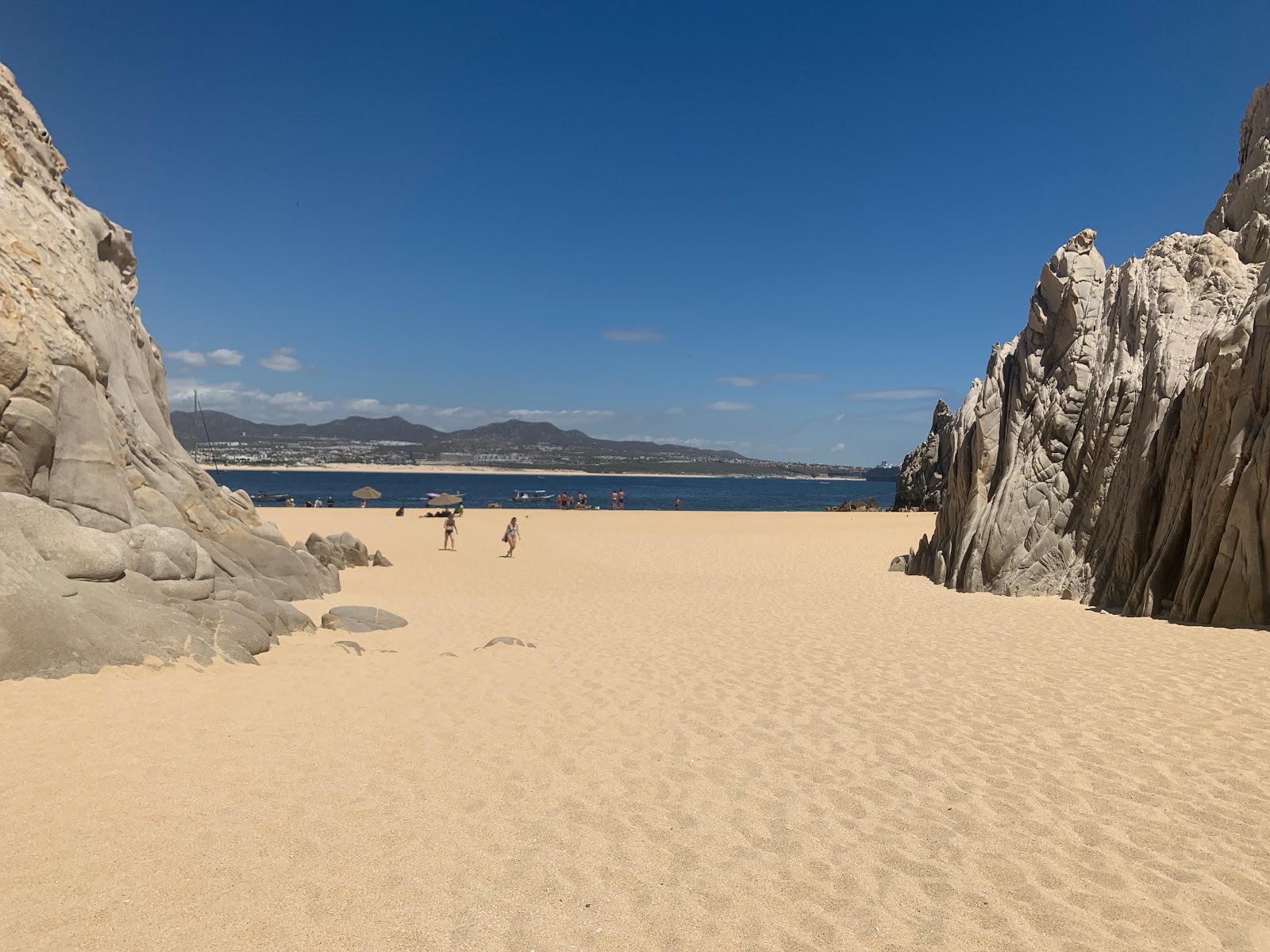 Foto de Playa de los Amantes - lugar popular entre os apreciadores de relaxamento