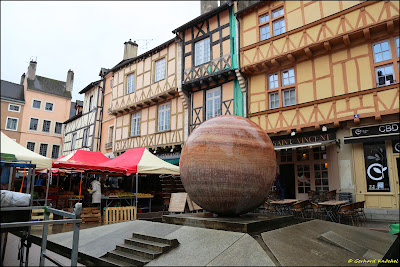 Bar à vin sur la place à Chalon-sur-Saône