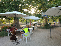 Atmosphère du Restaurant Chez Oscar à Villeton - n°2